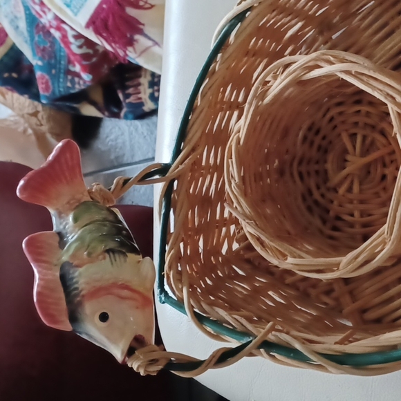 Chip and Dip Wicker Basket w/ ceramic Fish Handles - Picture 2 of 6